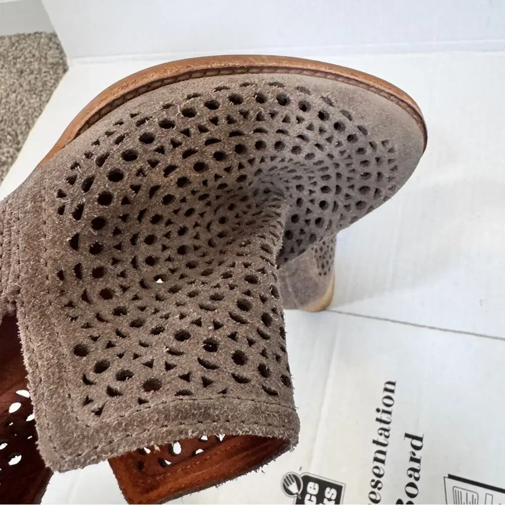 Jeffrey Campbell Brown Laser Cut Stacked Wood Ankle Boots Womens 9 Booties Fall